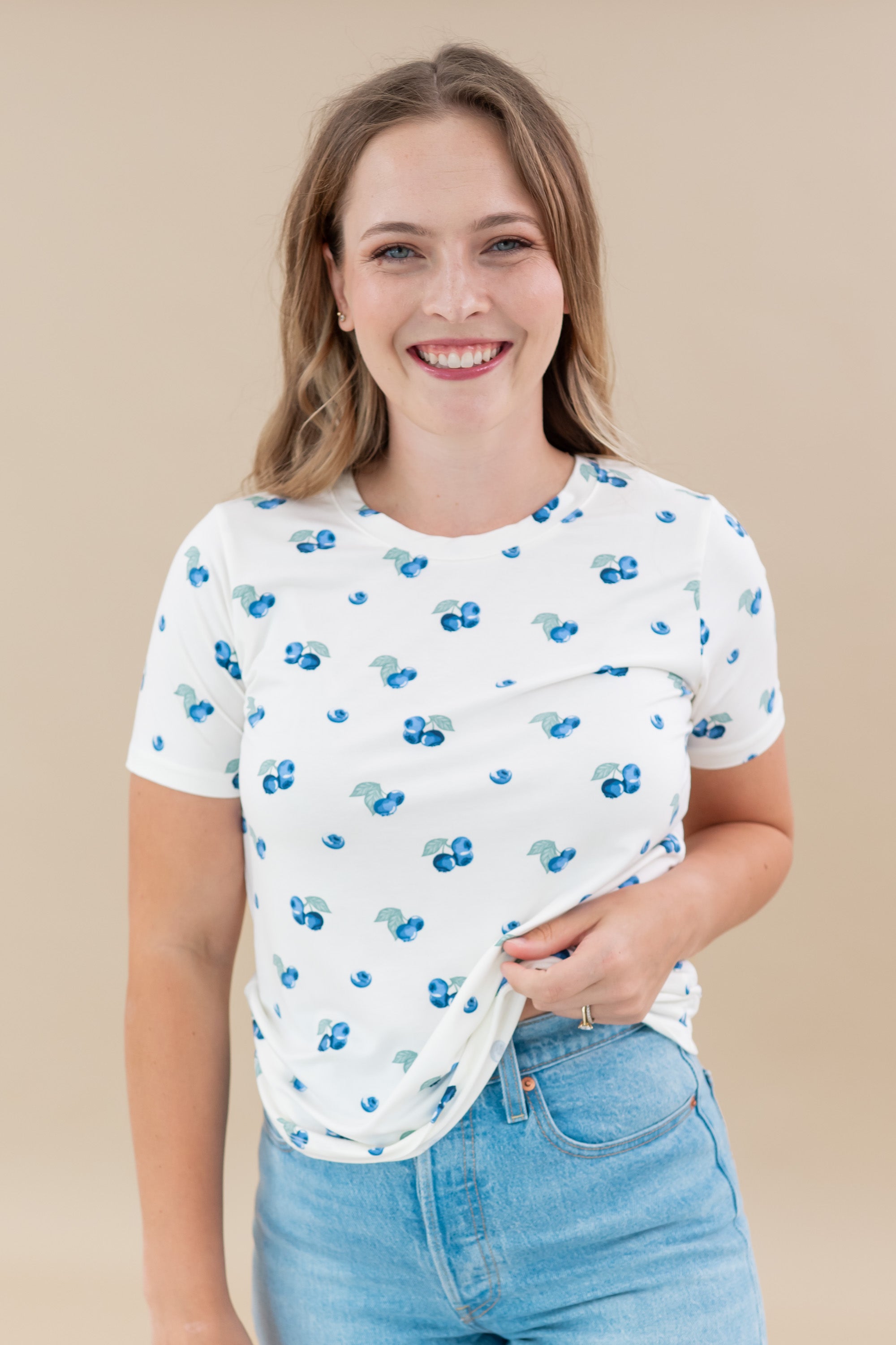 Female model wearing the Women's Crew Neck Tee in Blueberry paired with jeans
