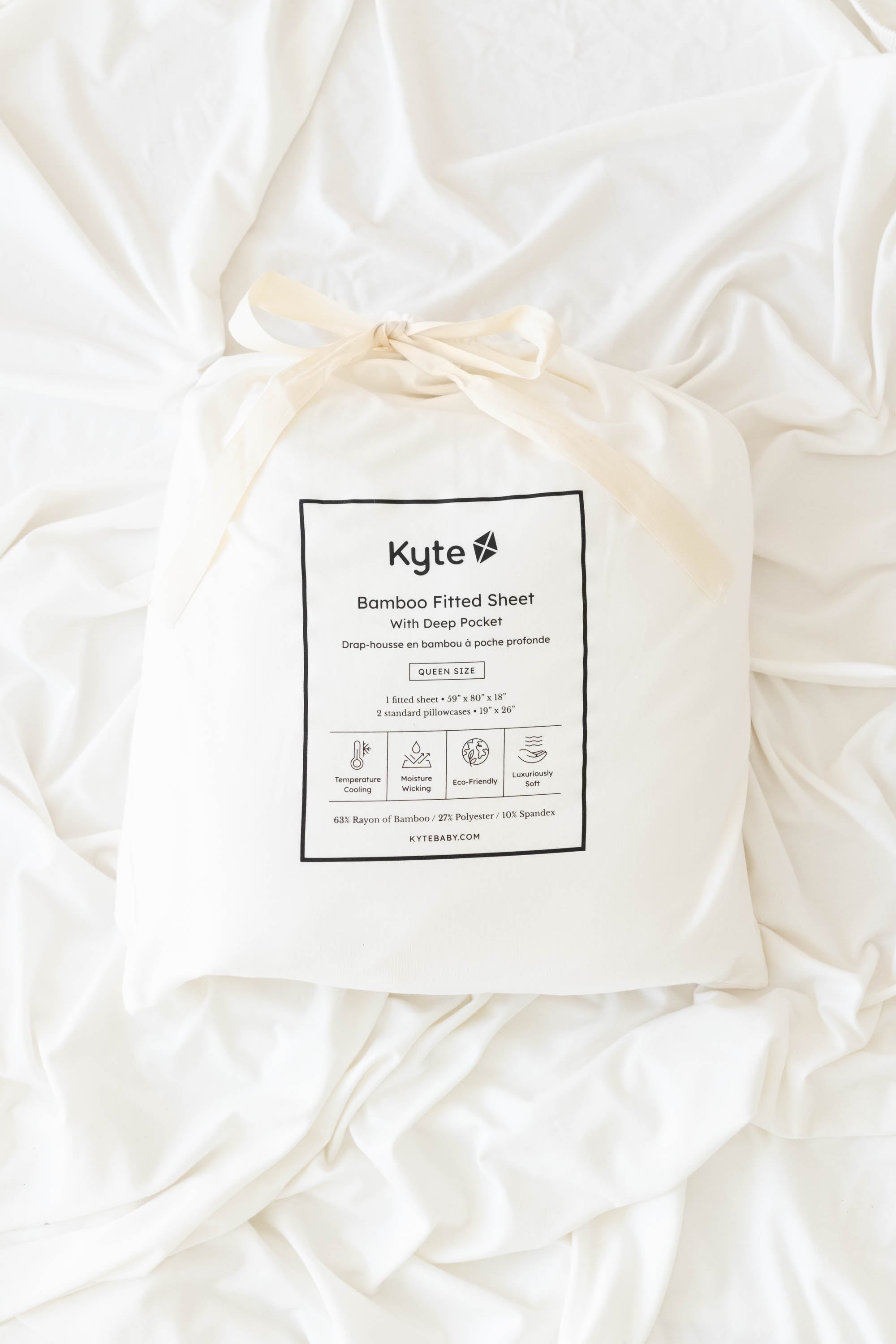 Fitted Sheet with Pillowcases in Cloud packaging