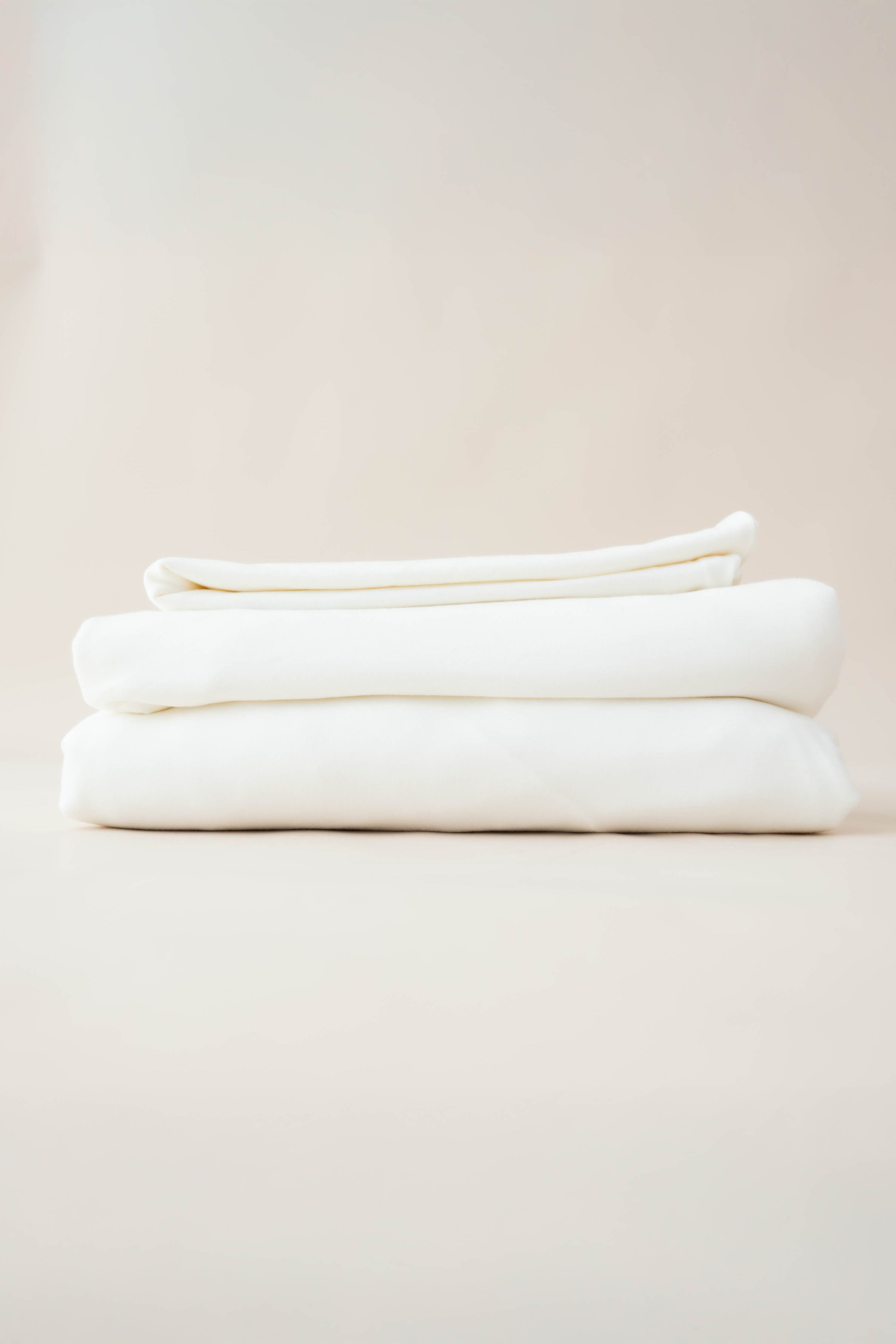 Kyte Baby's Fitted Sheet with Pillowcases in Cloud