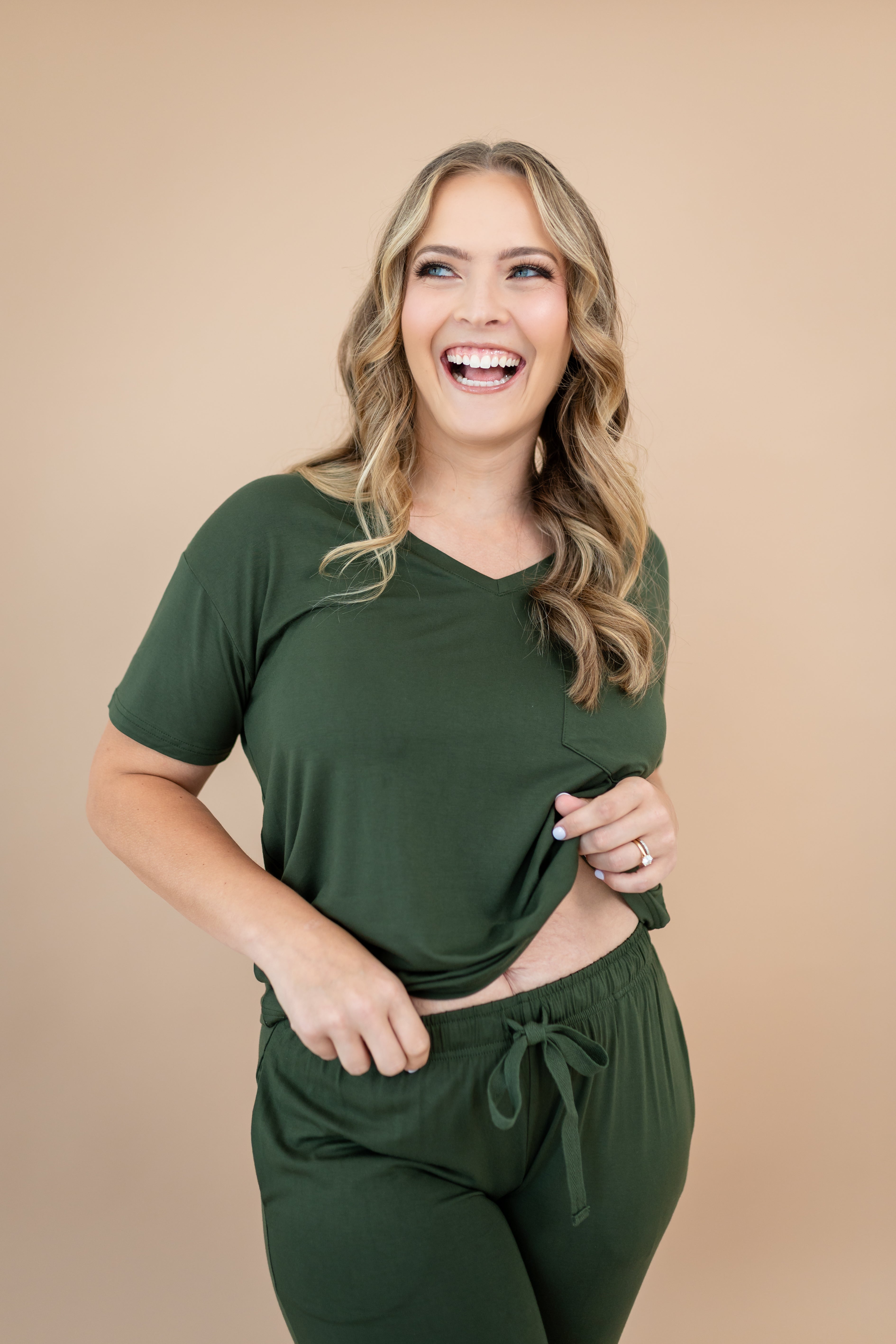 Showcase of the waist tie of the Women's Lounge Pants in Fir