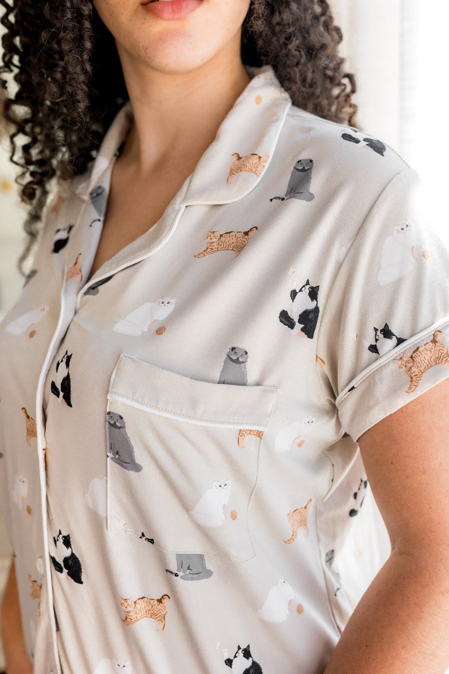 Women's short sleeve Shirt with pocket in Fluffy Cat print