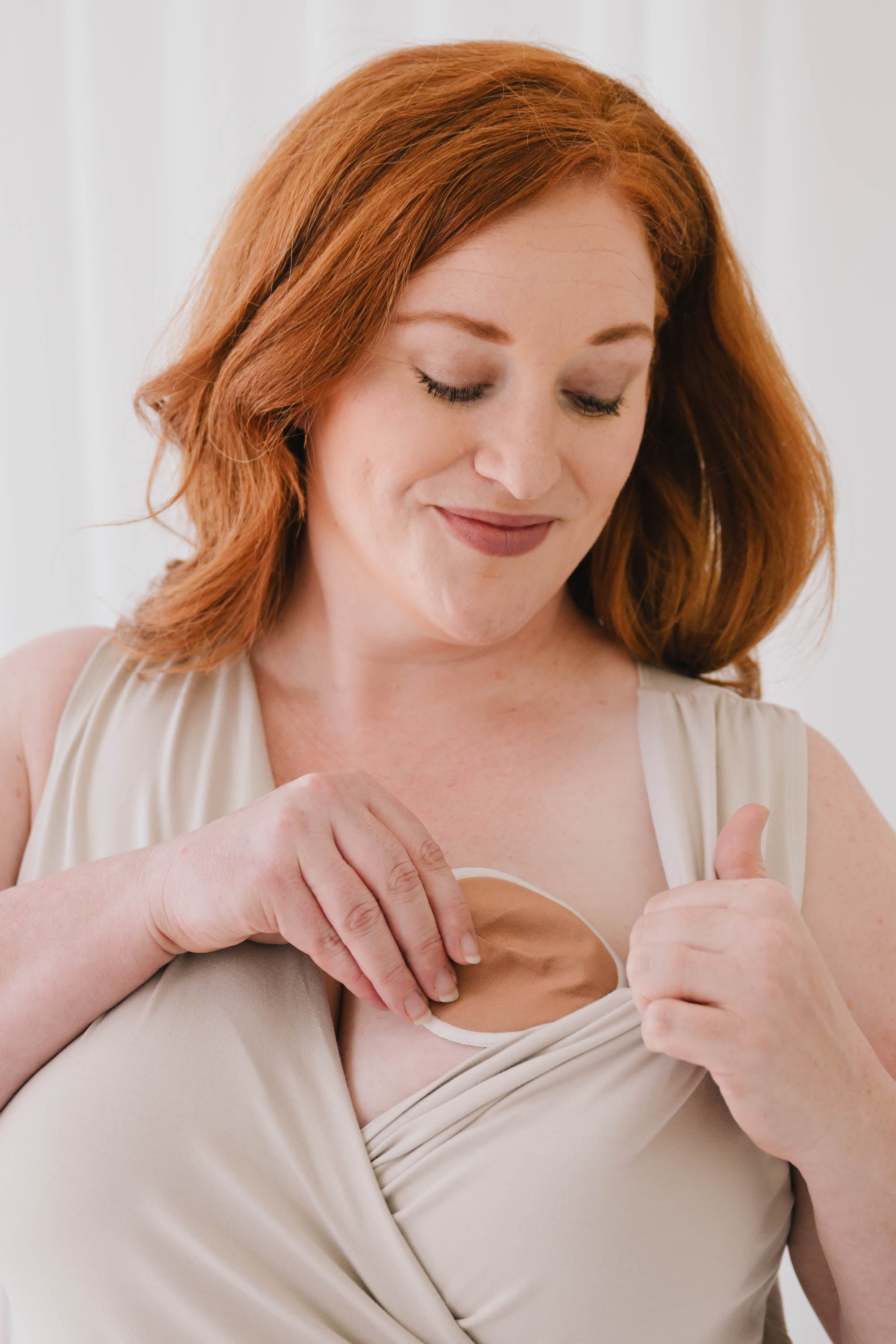 Model putting in Nursing Pads in Latte