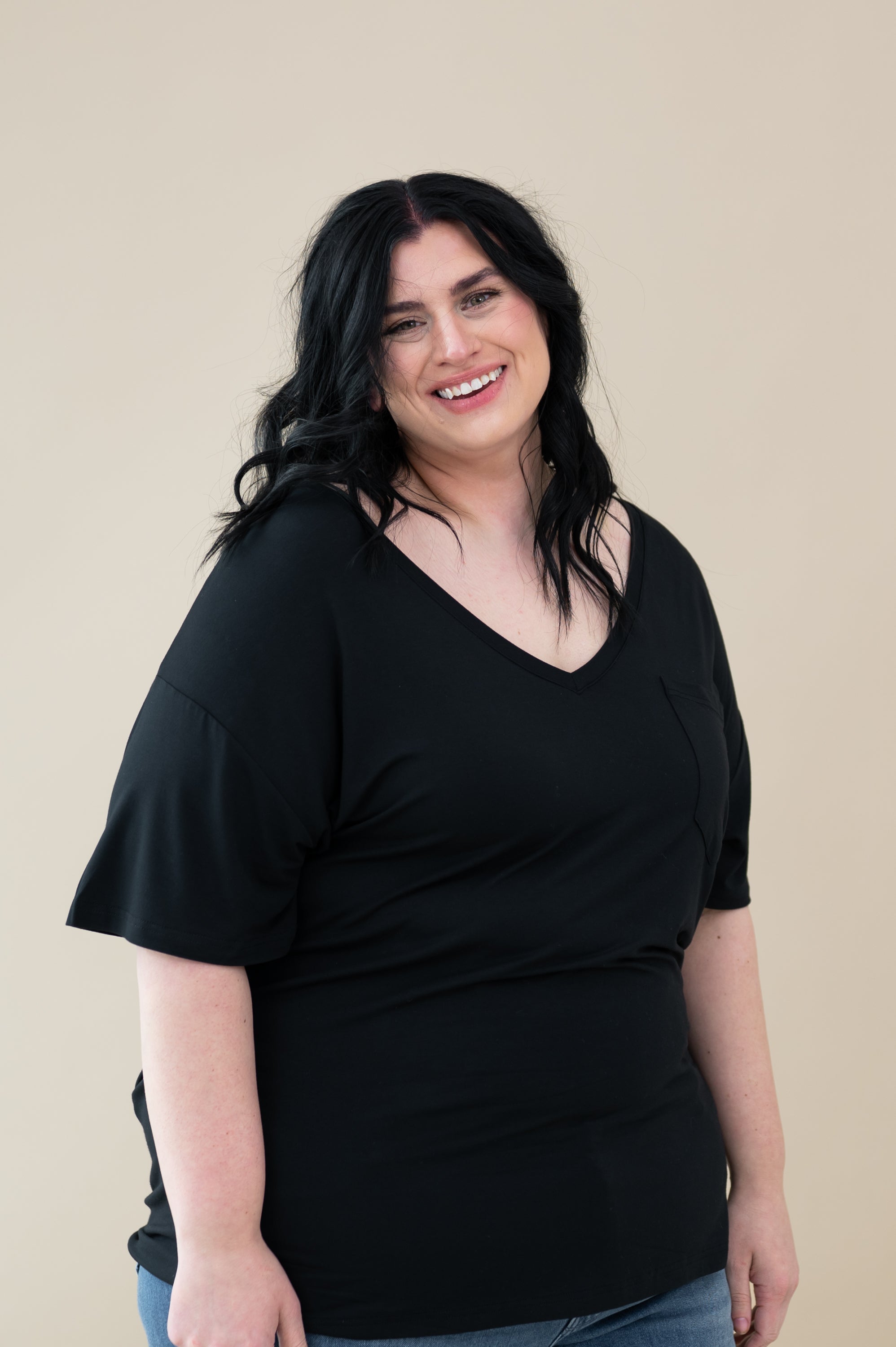 Kyte Baby's Women’s Relaxed Fit V-Neck in Midnight