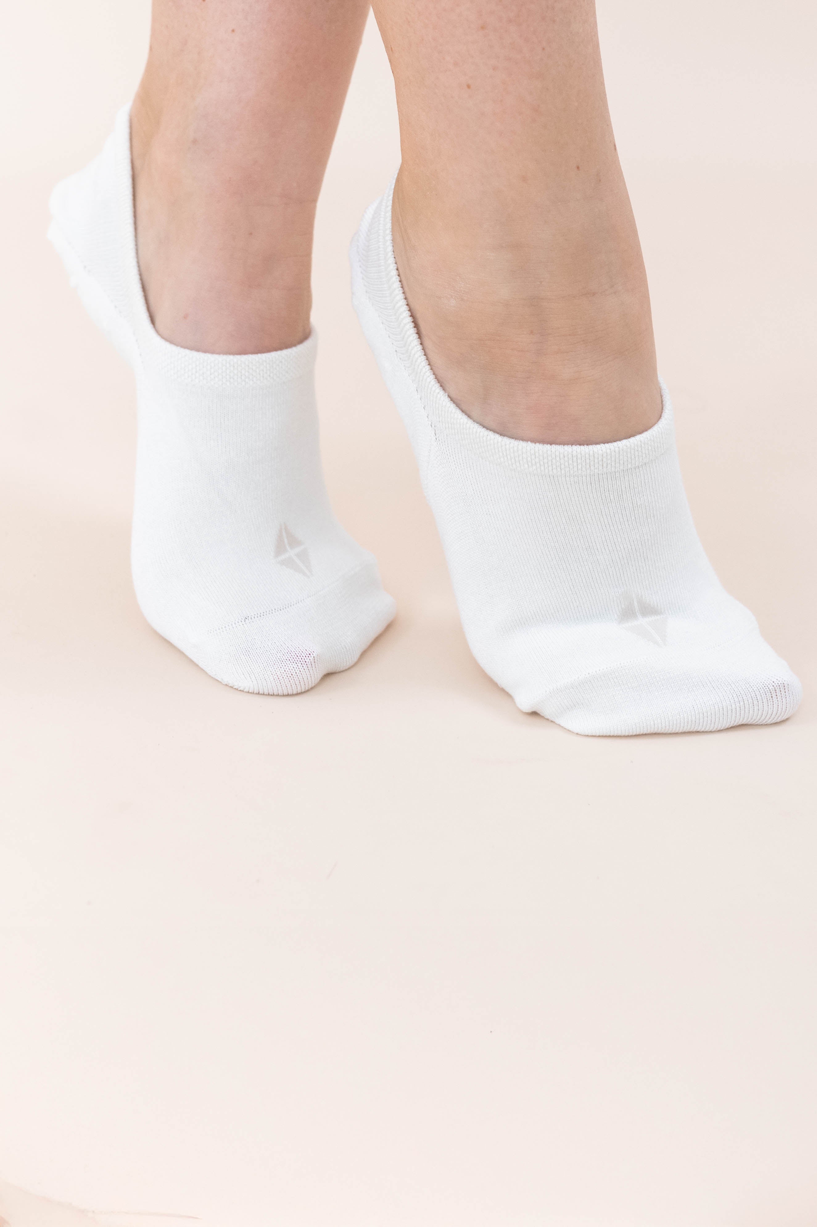 The Kyte Baby logo on the toe on the Women's No Show Socks 3-Pack in Cloud