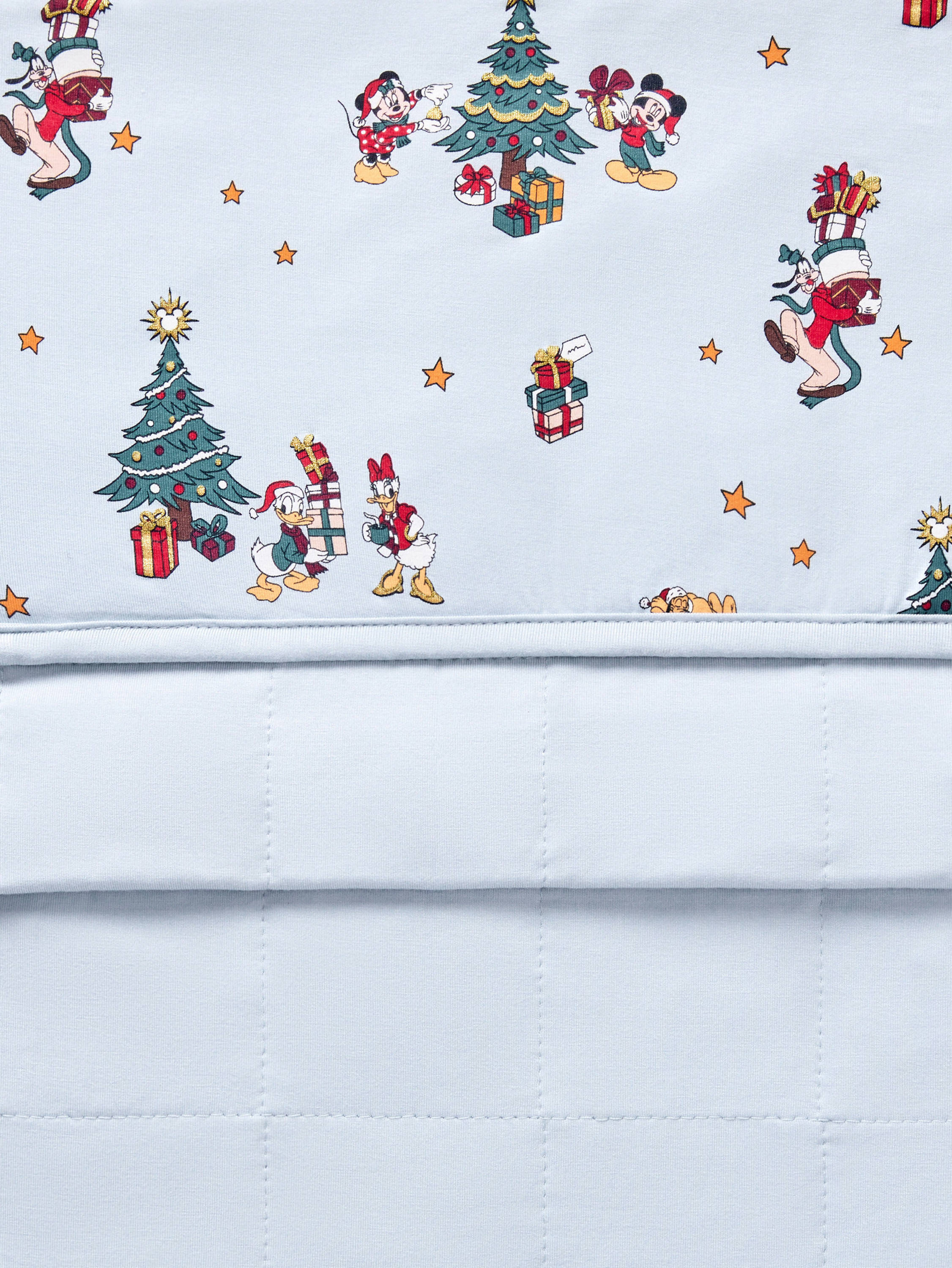 Front and back side of Youth Blanket in Mickey & Friends Christmas 2.5 print