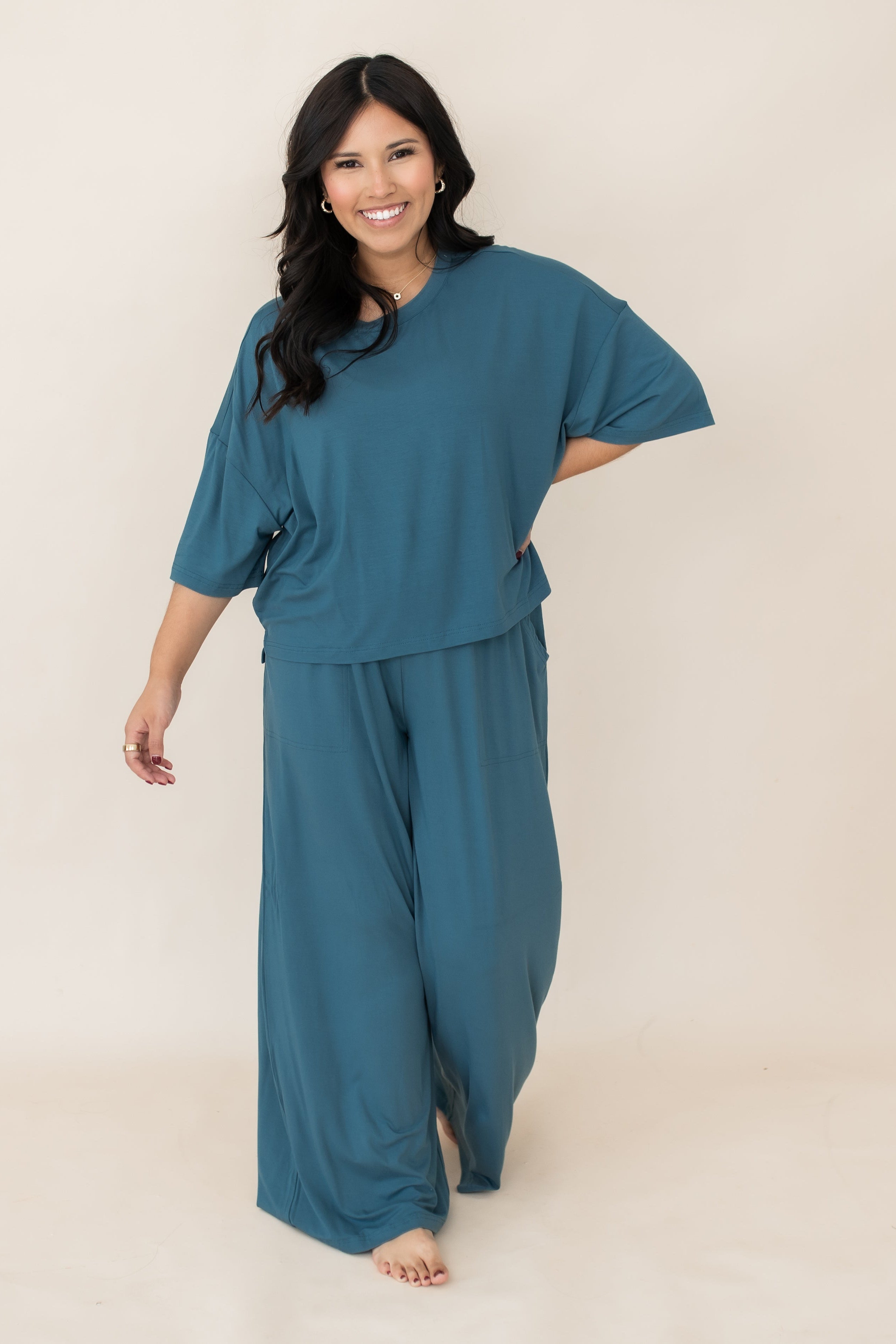 Women with hand on hip modeling the Wide Leg Pant Set in Atlantic