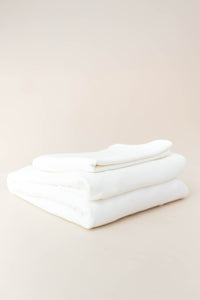 Kyte Baby's Fitted Sheet with Pillowcases in Cloud