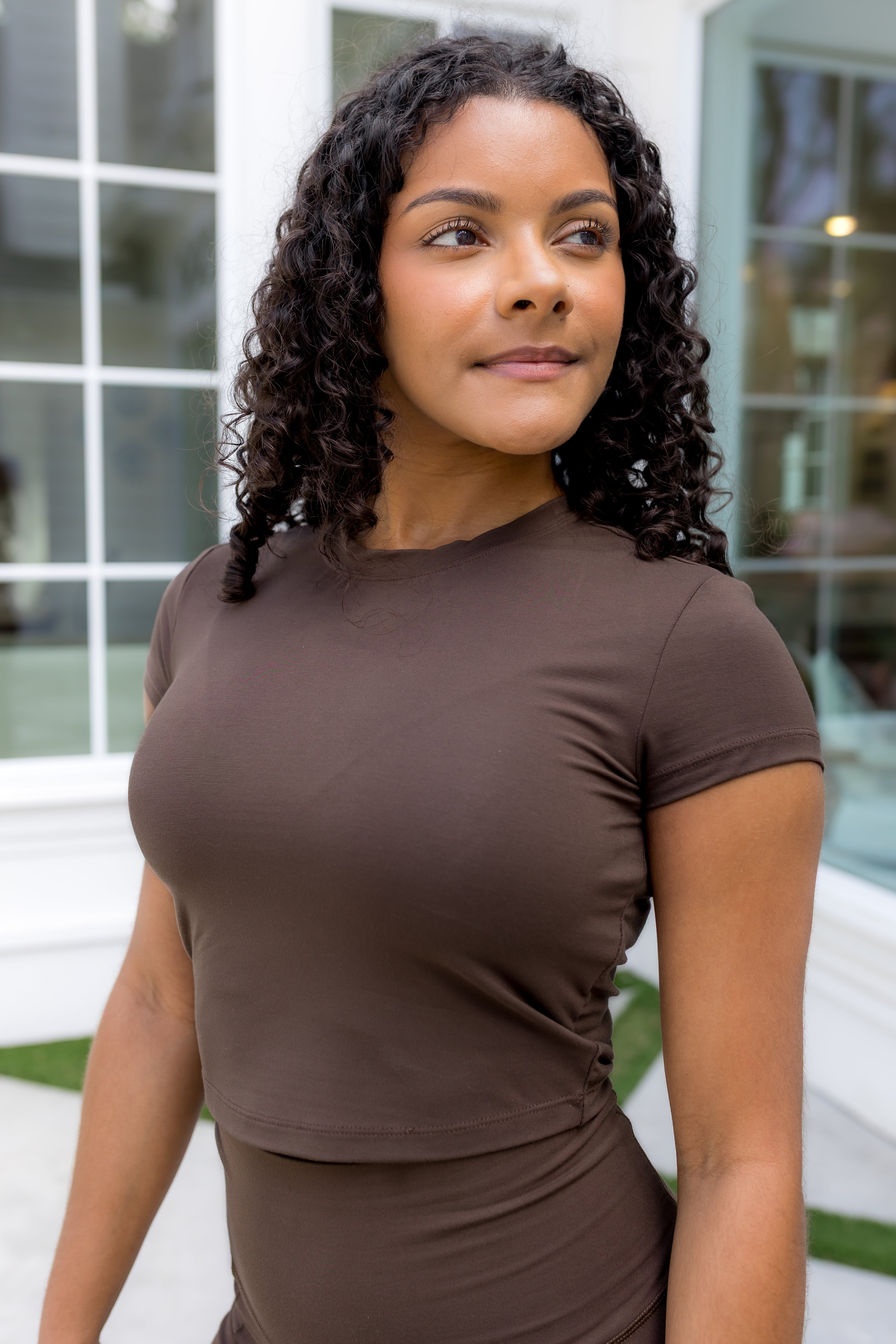Model wearing the Bamboo Flex Baby Tee in Espresso 

::: Model is 5'0" wearing size XS ///