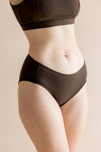 Model is wearing size M 

