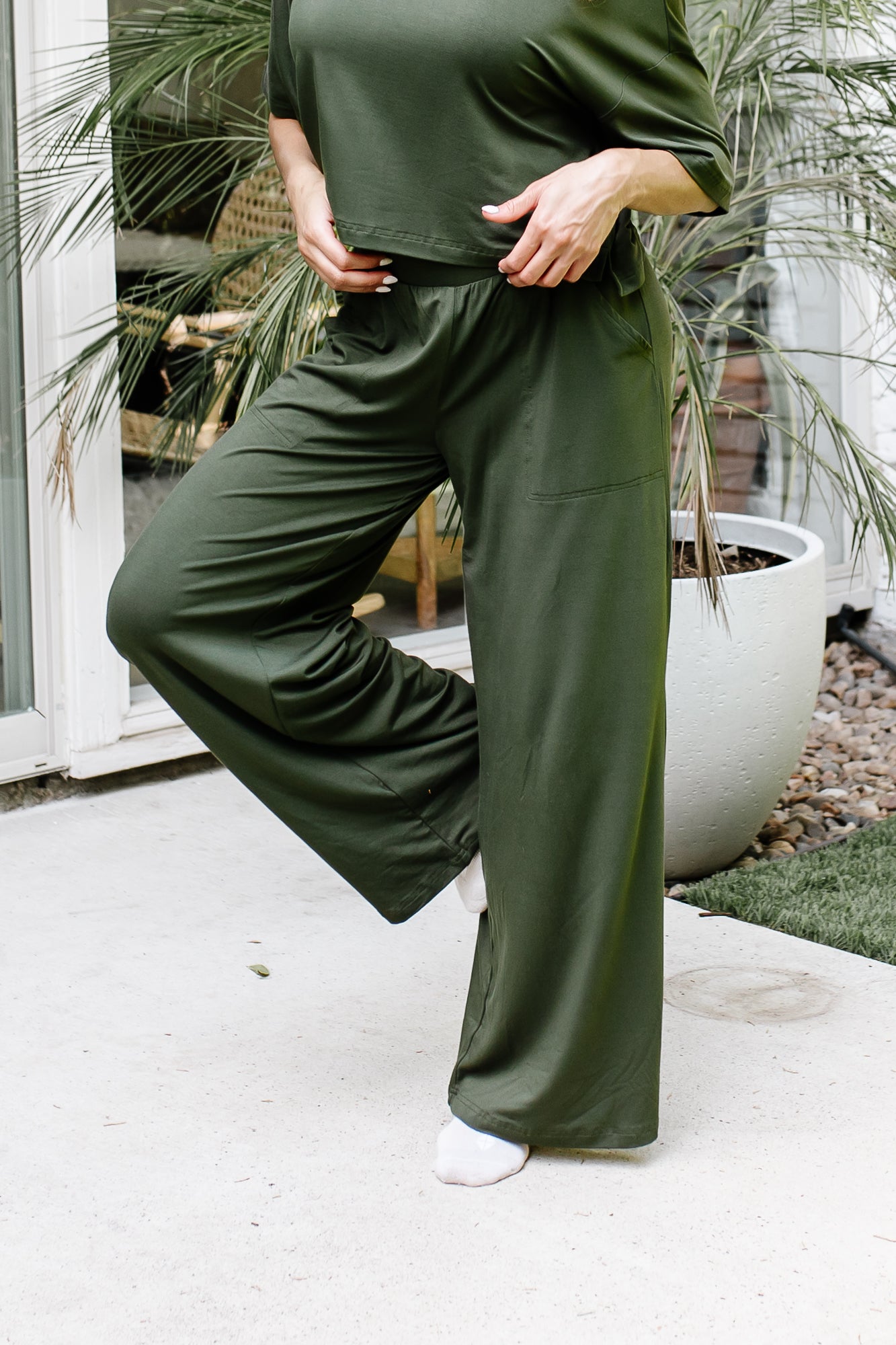 Close up of the  Women's Wide Leg Pant in Fir with one leg up