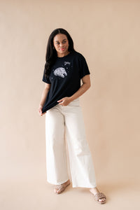  Model is 5'6