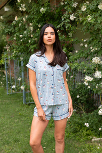  Model is 5'10