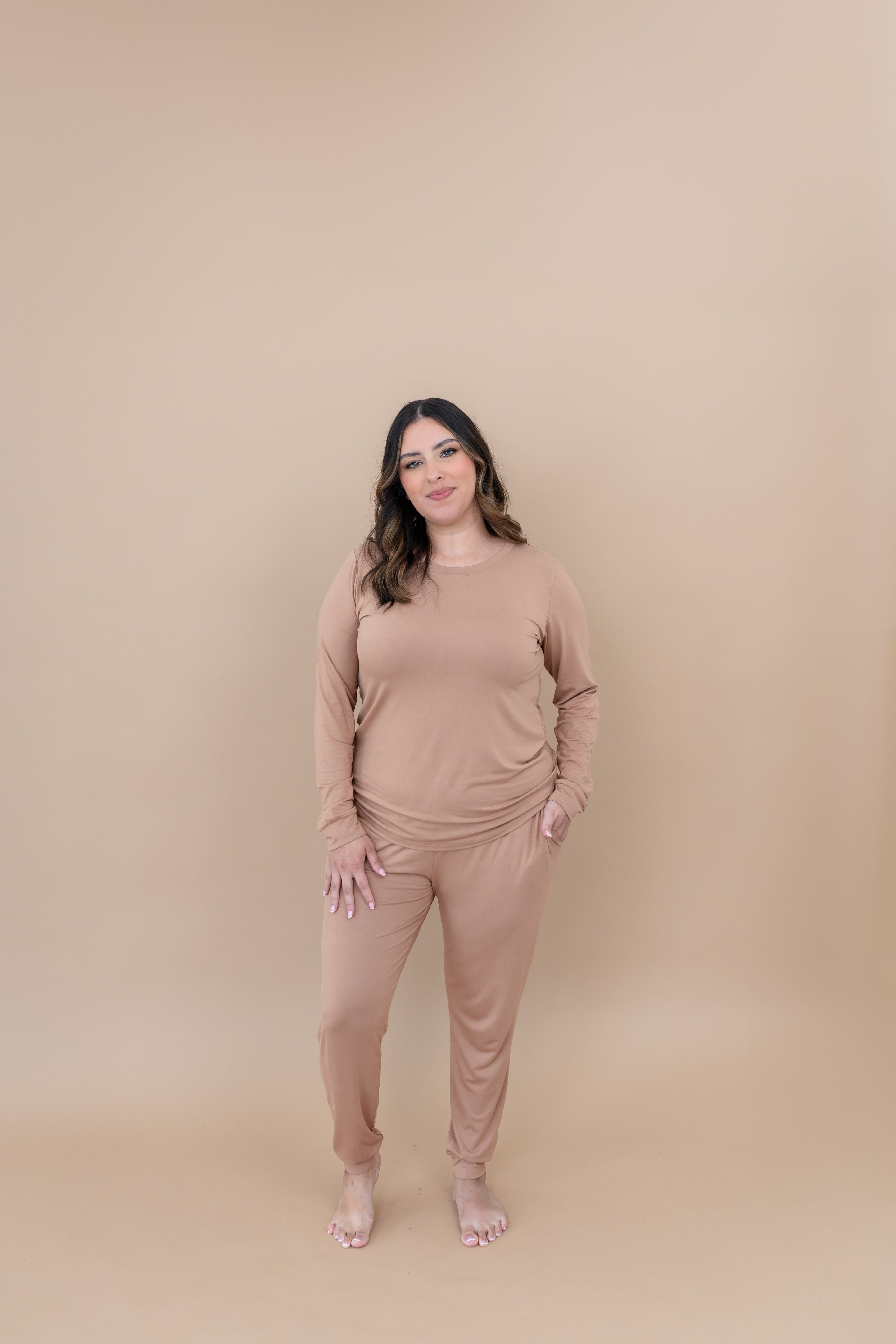 Model wearing the Women's Jogger Set in Latte
