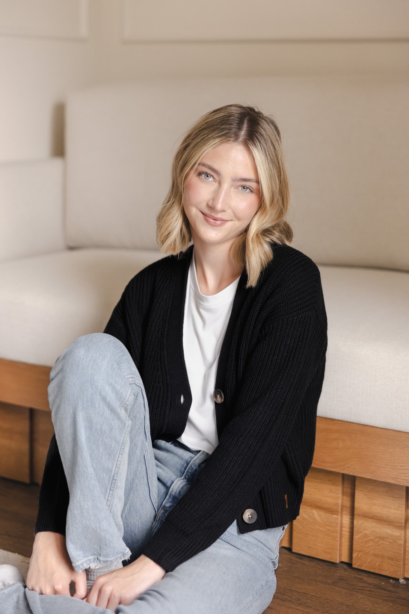 Chunky Knit Women's Cropped Cardigan in Midnight