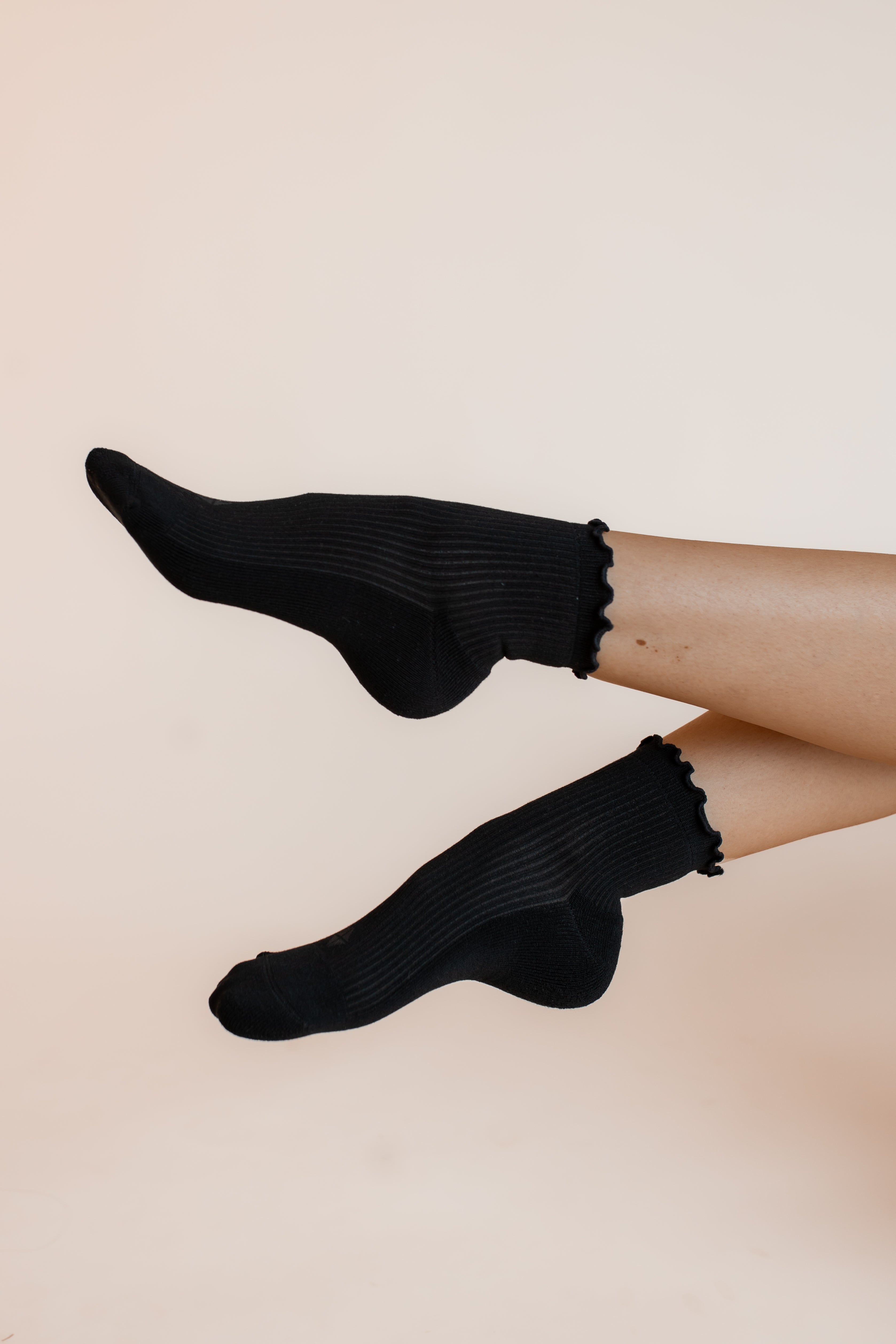 Women's Ruffle Socks in Midnight
