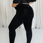The side view of the Bamboo Flex Women’s Leggings in Midnight shown on a female model