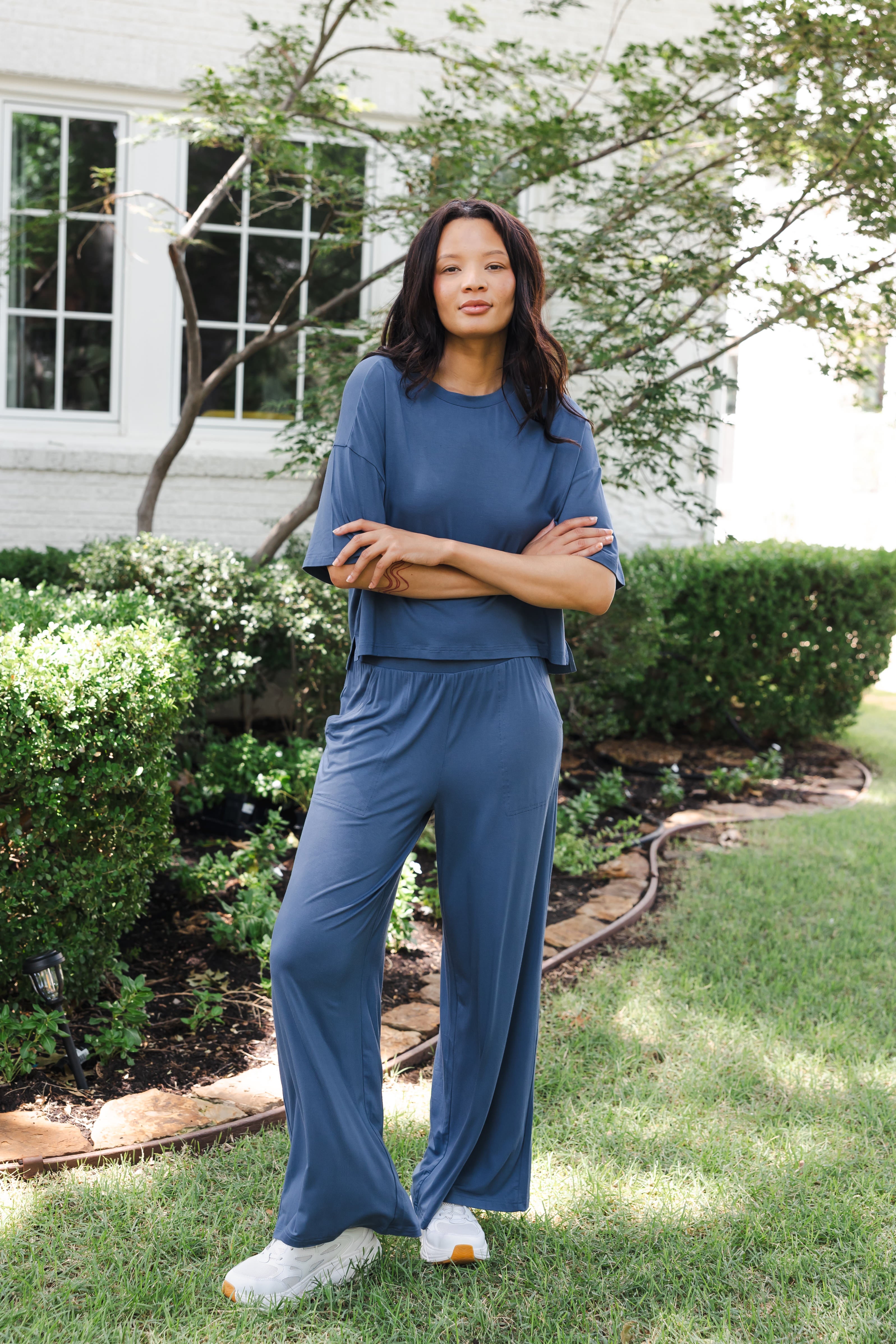 Woman outside crossing her arms wearing wide leg pants in oxford.
::: Model is 5'10" wearing size S ///