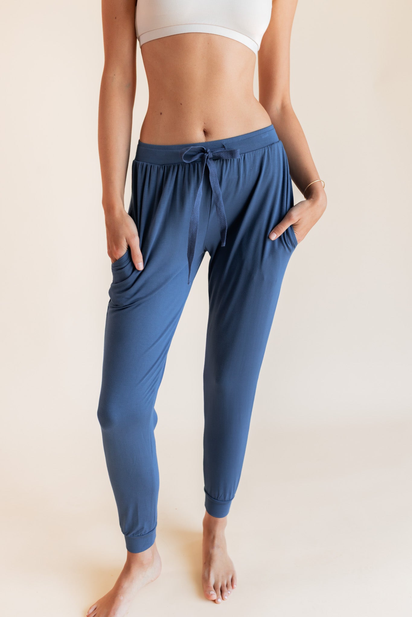 Model wearing oxford blue jogger pant with drawstring waist and neutral bralette
::: Model is 5'9.5" wearing size XS ///