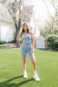  Model is 5'4