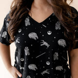 Close up of the Women's Relaxed Fit V-Neck in STAR WARS™ shown on a female model

::: Model is 5'2" wearing size S ///