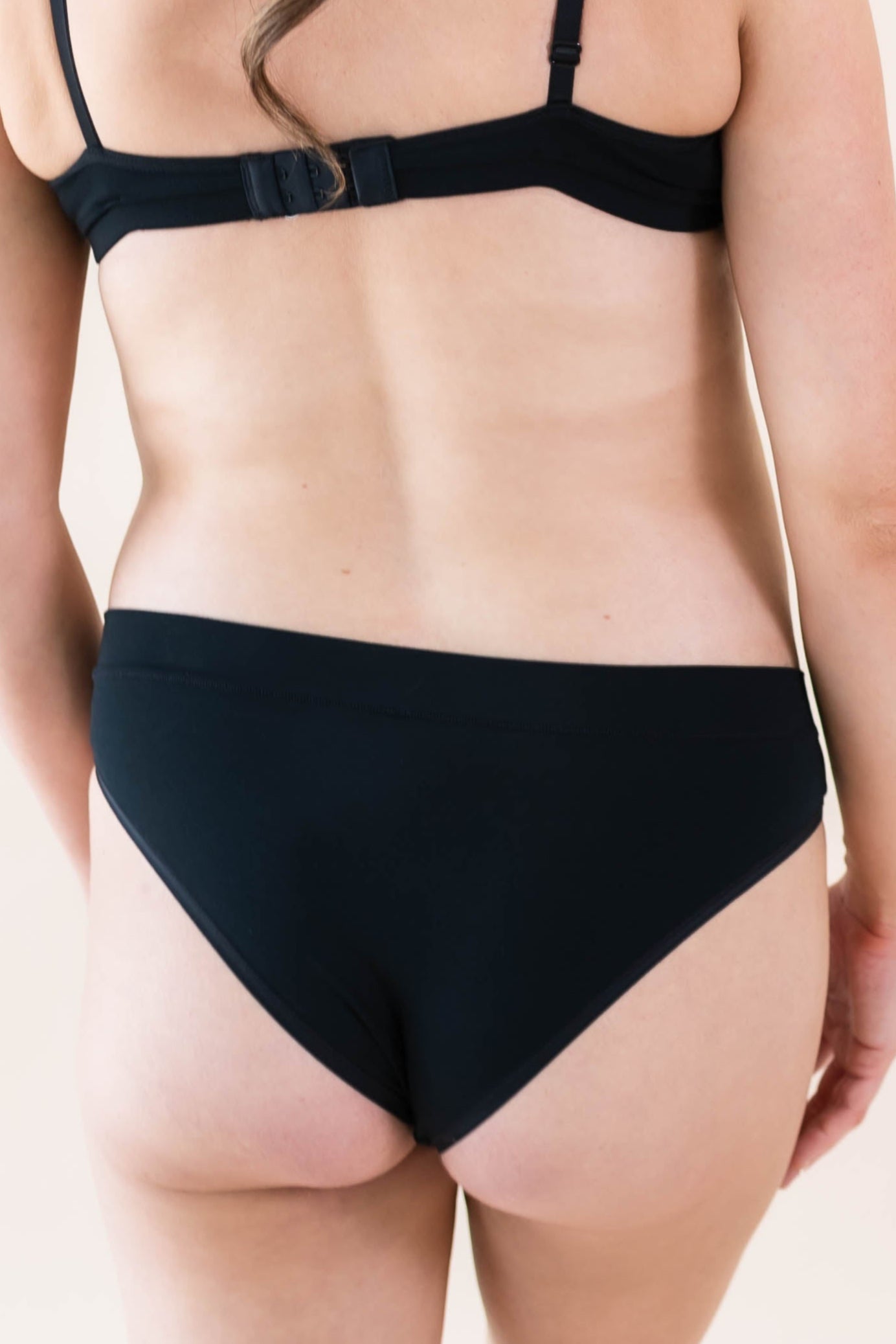 The back of the Women's Cheekini in Midnight