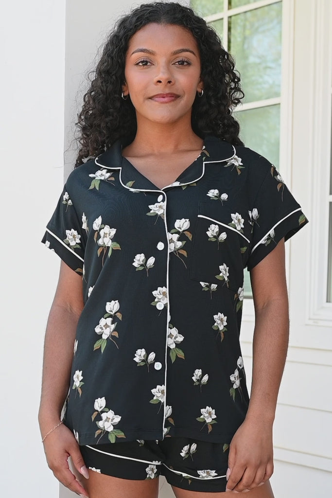 ::: Model is 5'0" wearing size XS ///