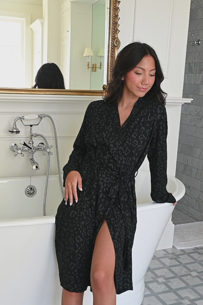 ::: Model is 5'2" wearing size XS/S ///