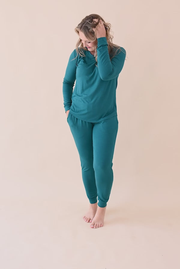 Video of woman modeling loch jogger pajama set